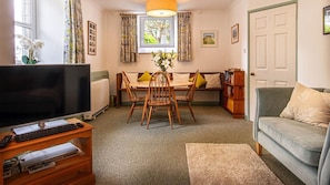 Sitting Room with dining table