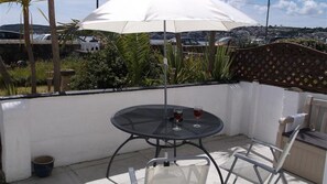 Front terrace 