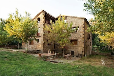 Self catering La Farga 1845 for 12 people