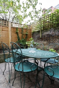 Quintessentially British 5 bedroom home, 20 minutes to Hyde Park! (Veeve)