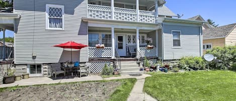 Manitowoc Vacation Rental | 3BR | 1BA | 1,400 Sq Ft | 5 Stairs Required