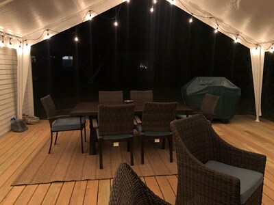 New 6 Person Hot Tub.  Narrow River, kayak, fish, bike to Narragansett Beach! 