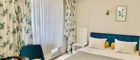 Bright Studio, Quinn-size bed, fully equipped kitchen, Free WIFI, Balcony.
