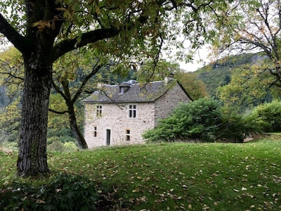 Beautiful 18th century house for rent in private hamlet with heated pool