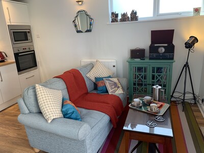 Artists' Loft Near Hornbeam Park Harrogate, free parking free unrestricted WiFi