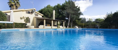 Vista della Villa dalla Piscina