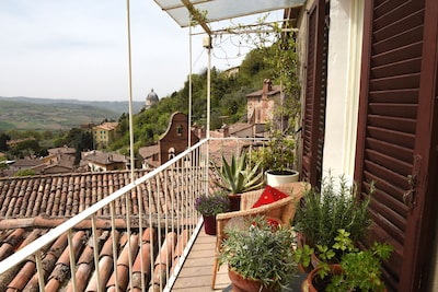 Charming Medieval Townhouse with Breathtaking Views in the historic centre Todi