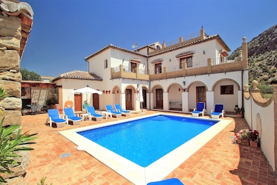 Magnífica villa de lujo, capacidad para 8 personas, piscina propia, wifi, Montejaque, zona de Ronda
