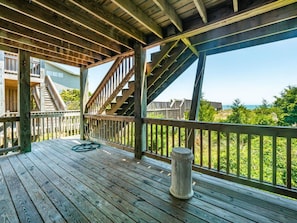 Lower deck with beach access