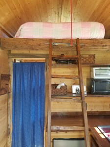Tiny House (Tall Cotton)in a rural setting 34 miles from Austin!