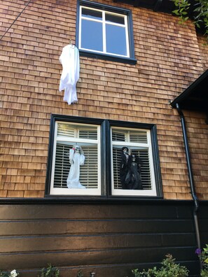 Neighbor with lots of community spirit.