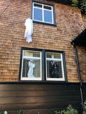 Neighbor with lots of community spirit.