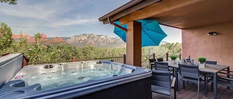 7-seat Hot Tub and amazing  red rock views!