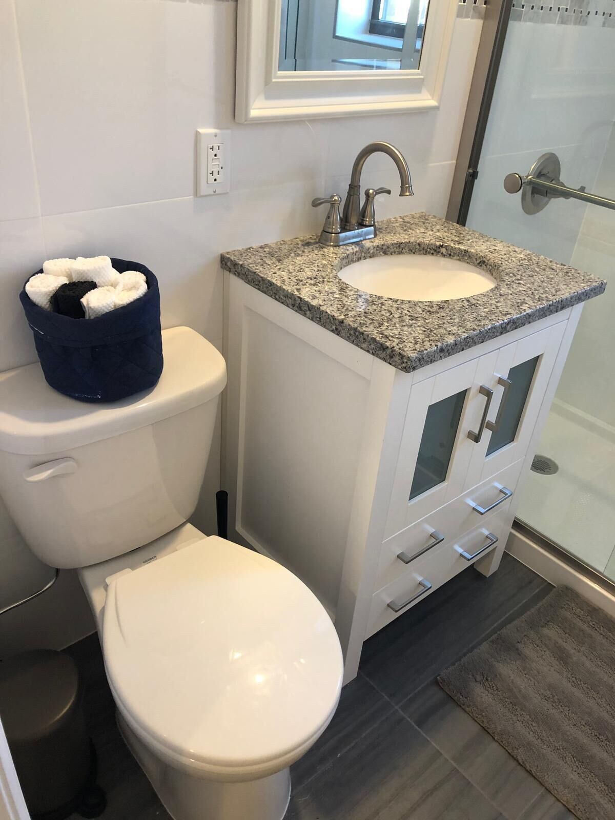 1817 1E · Wonderful 2bed Apt20 min to New York C-Parking Avail