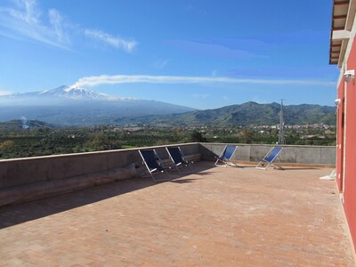 Seafront 2-Bedrooms Apartment  With Perfect View Over The Sea&etna!