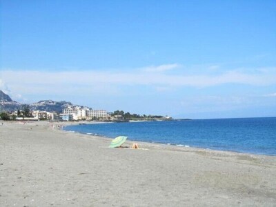 Seafront 2-Bedrooms Apartment  With Perfect View Over The Sea&etna!