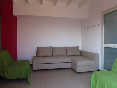 Seafront 2-Bedrooms Apartment  With Perfect View Over The Sea&etna!