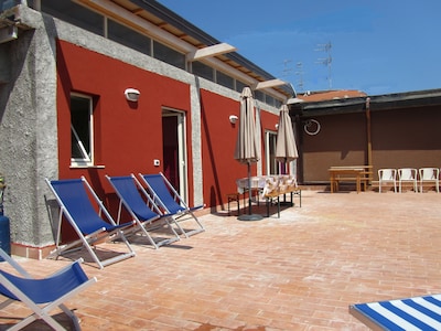 Seafront 2-Bedrooms Apartment  With Perfect View Over The Sea&etna!