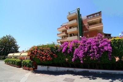 Seafront 2-Bedrooms Apartment  With Perfect View Over The Sea&etna!