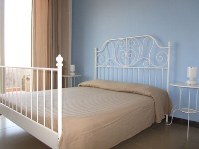 Seafront 2-Bedrooms Apartment  With Perfect View Over The Sea&etna!