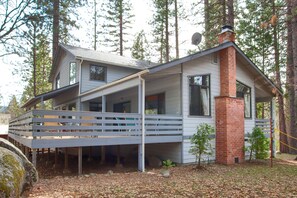 Side deck of cabin
