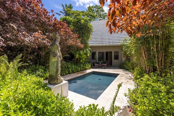 Private soaking pool in your front yard