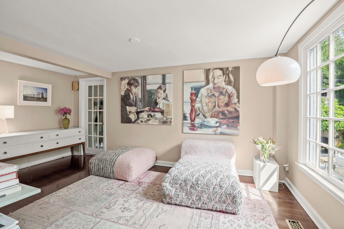 Private Oasis: Completely Renovated Old Farmhouse With Pool And Guesthouse
