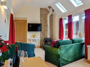 Light and airy open plan living space | The Old Inverchroskie Kennels - Inverchroskie, Enochdhu, near Pitlochry