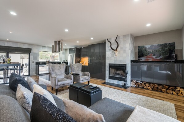 Living Room with Comfortable Modern Furnishings and Large Flat Screen TV and Apple TV. Fireplace is Not Operational