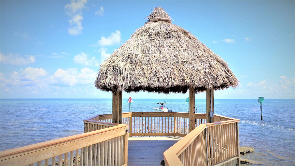 Ocean Oasis at Ocean Pointe Key Largo Pool Jacuzzi Beach in a Safe Gated Resort