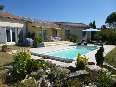 Hermosa casa de 4 dormitorios con piscina en la Drôme provenzal
