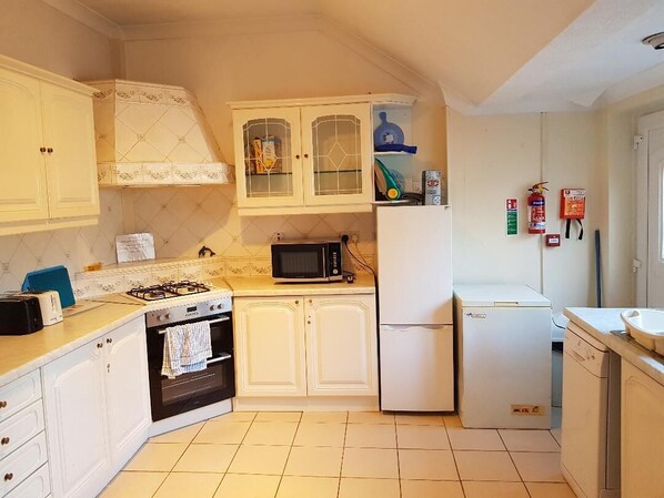 An immaculate kitchen with all you need to make a sumptuous meal.