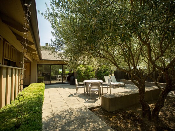 A beautiful courtyard garden