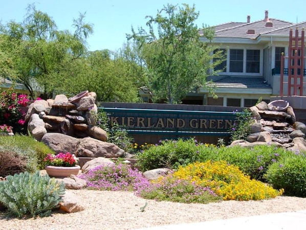 Beautiful entrance to your Arizona getaway!