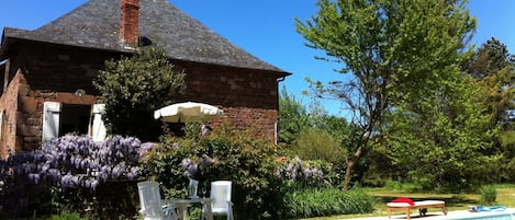 Landhaus mit Terrasse und Salzwasserpool