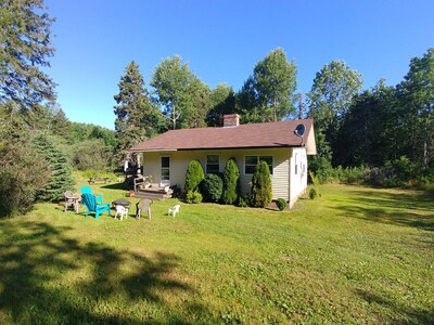 Private, Peaceful Cottage with Large Yard