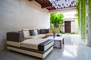 Hidden Villa Seminyak, 4bedrooms, 4bath,