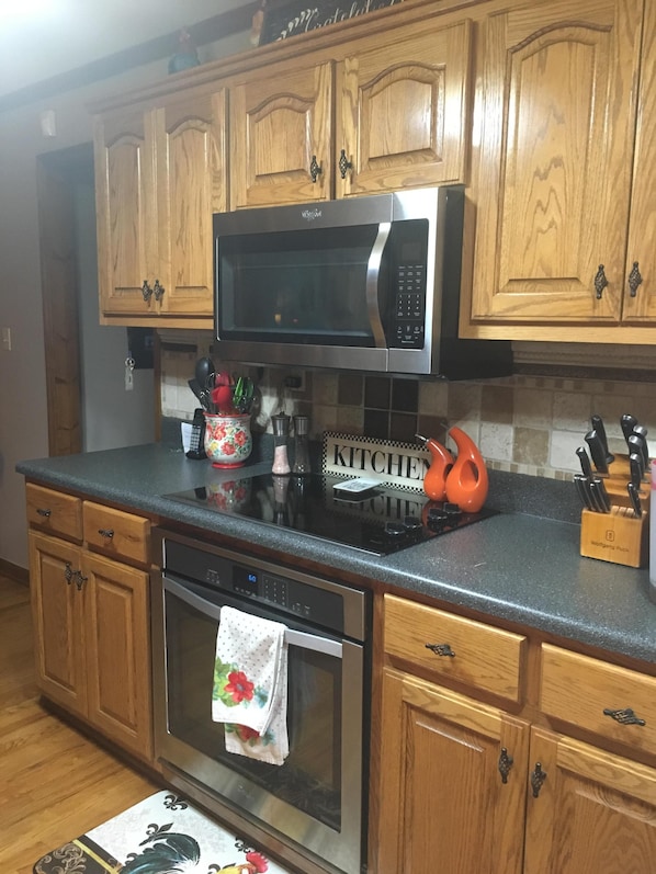 Full kitchen - Feel free to use anything!