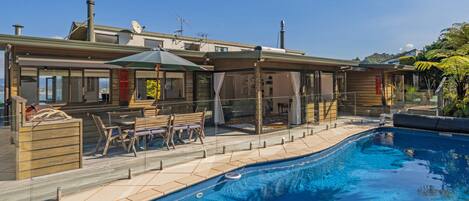 Pool with Outdoor Dinning