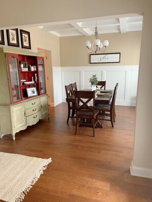 Dining room, seats 8