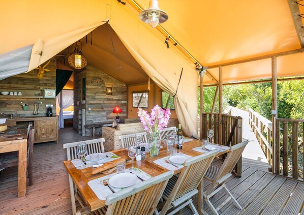 Outdoor dining
