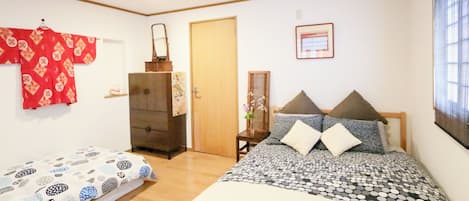 Ideal for families or friends, this room blends sleeping comfort with Japanese design touches