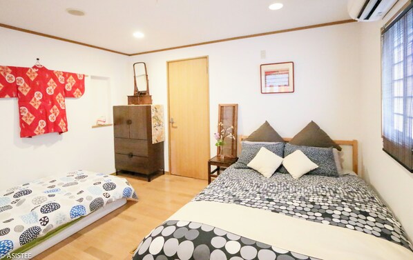 Ideal for families or friends, this room blends sleeping comfort with Japanese design touches