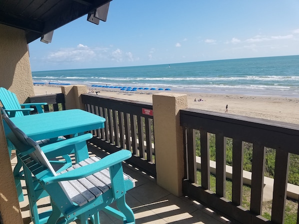 100% Beachfront View with New Polywood Patio Furniture 