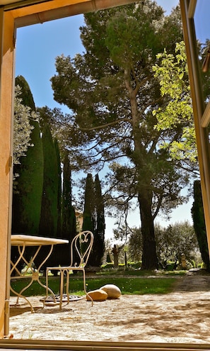 GORDES - PINK HOUSE 