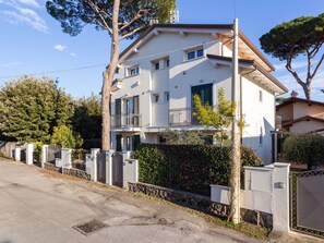 Himmel, Pflanze, Gebäude, Eigentum, Fenster, Baum, Die Architektur, Haus, Grundstueck, Urban Design