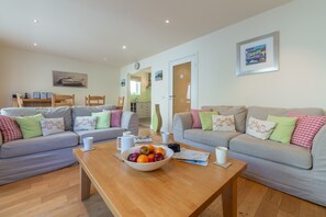 4 Pentire Rocks, Polzeath. Ground floor:  Open-plan sitting room