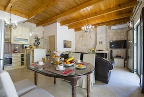 Kitchen with dinning table. Fully equipped!