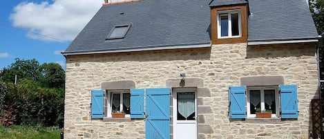 Lavender Cottage is a modern, but traditionally  built detached stone cottage