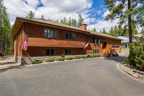 Front entry into the property with plenty of parking in front of the property